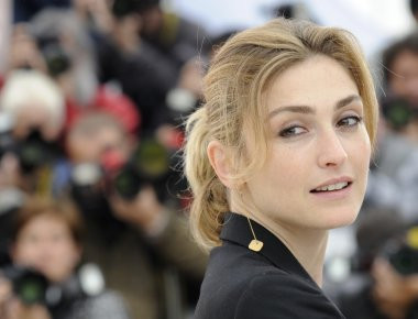 Julie Gayet: Η αγαπημένη του Φρανσουά Ολάντ ινκόγκνιτο στην Αίγινα (φωτό)